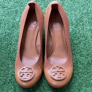 Tory Burch Carolina Ballet Tan Wedge  Size 5.5M
